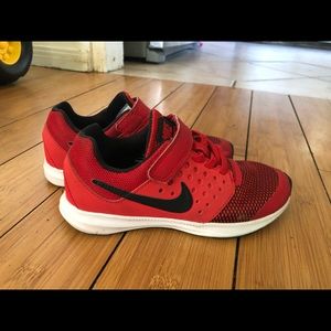 Nike Downshifter 7 Boys Red Velcro Shoes, Sz 1
